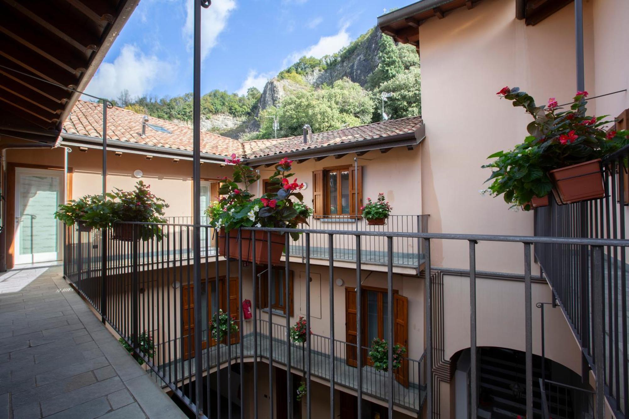 La Casa Del Sarto - Rooms And Apartments Lecco Exterior photo